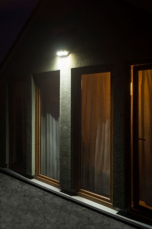 Kinkiet LED Ufo srebrny 3.jpg