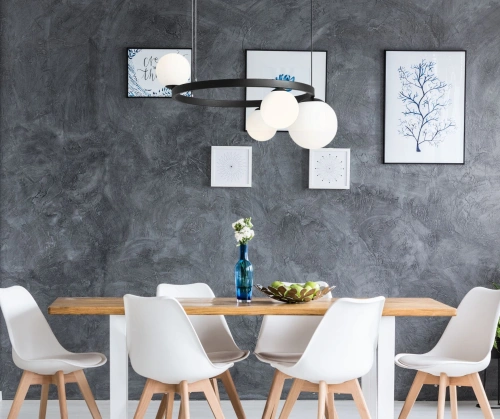 Lampa wiszaca Garda 4 ring black - w jadalni urządzonej w stylu skandynawskim z betonową ścianą w tle aranżacja 4FunDesign.com.jpg