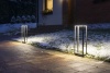 Nowoczesna-lampa-ogrodowa-LED-Arma-na-trawniku-przy-sciezce.jpg
