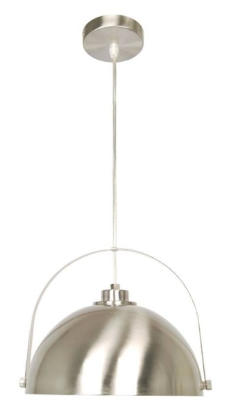 Lampa wisząca Tero z metalowym kloszem w satynowym wykończeniu i regulacją pochylenia, idealna nad stół lub bar.