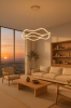 Apartament oświetlony zachodem słońca oraz lampą LED Vave.