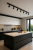Zestaw Aura czarne.pngZestaw szynoprzewodów z reflektorkami Aura w kolorze czarnym zamontowany na suficie nowoczesnej kuchni. Aranżacja od 4Fundesign.com