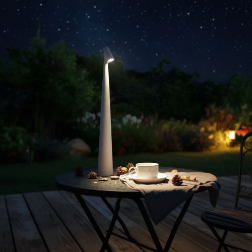 Lampka LED Nokko biała na tarasie