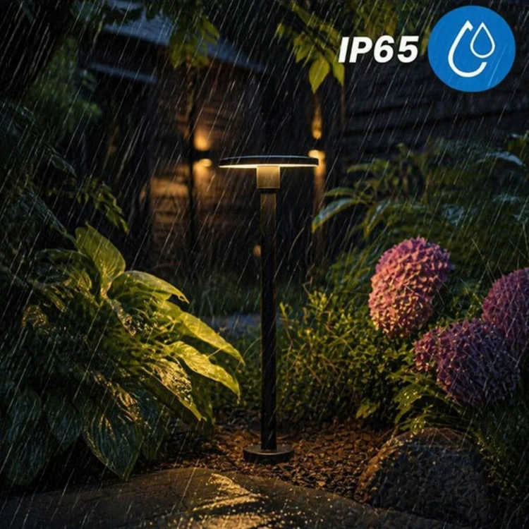 Lampa LED Rondo IP65 w ogrodzie