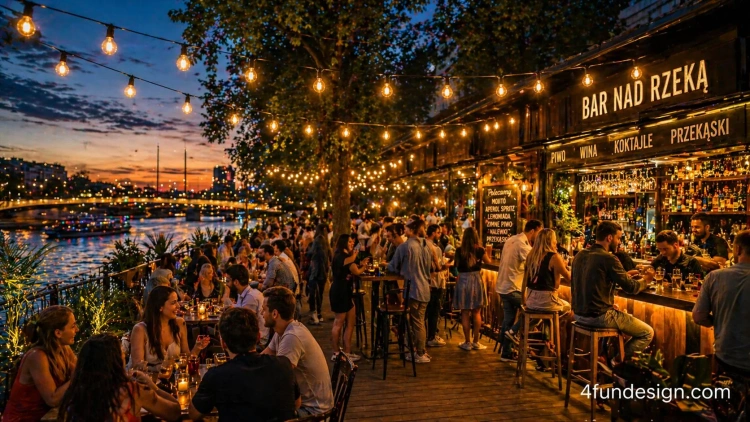 Bar przy rzece oświetlony girlandami