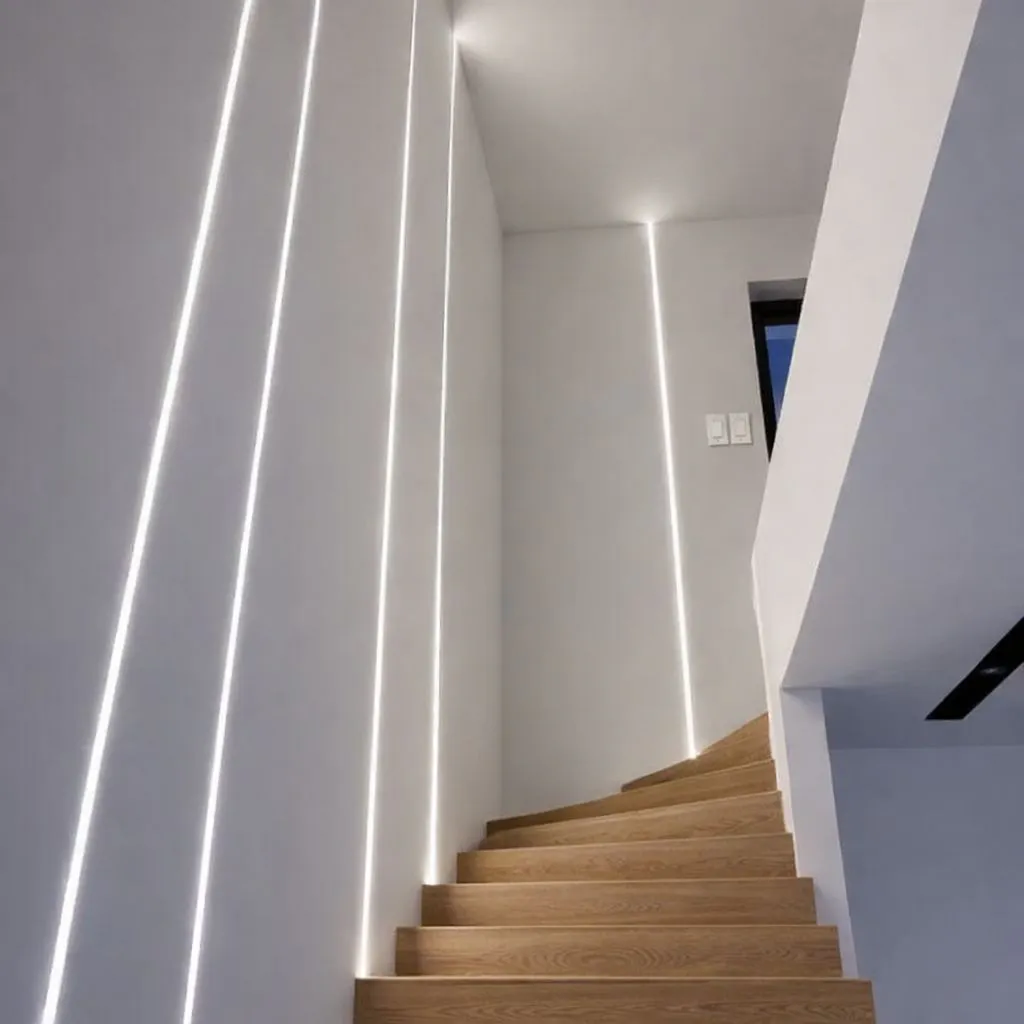 Linie LED przy schodach 4fd.pl